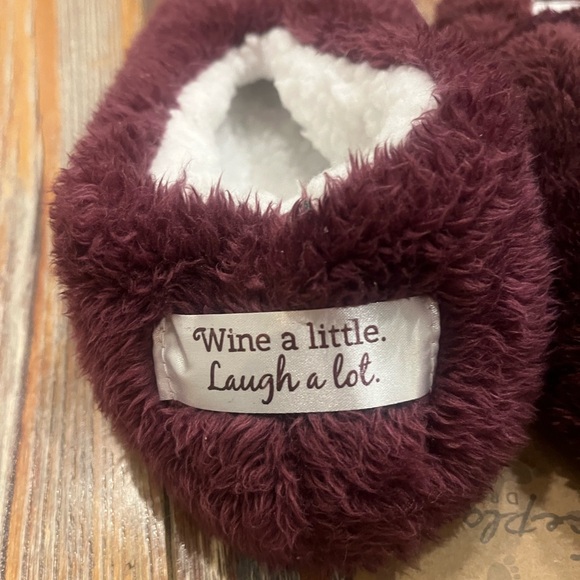 Size 7/8 Faceplant Dreams Plush Burgundy Slippers with Fun Wine Quote - Picture 2 of 6